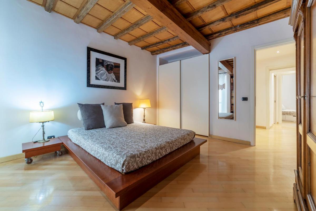 Pantheon View Apartment - main image