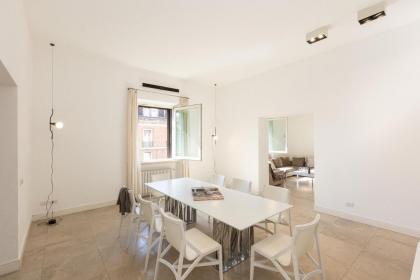 Prestigious Appartament Piazza Cavour - image 10
