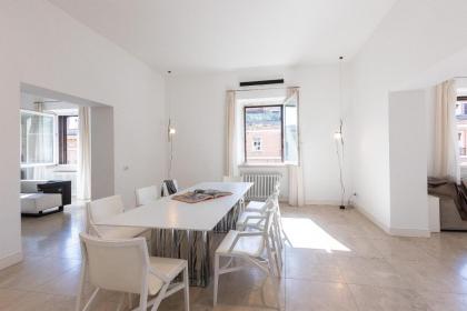 Prestigious Appartament Piazza Cavour - image 11