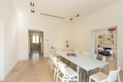 Prestigious Appartament Piazza Cavour - image 13