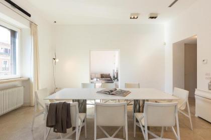 Prestigious Appartament Piazza Cavour - image 14