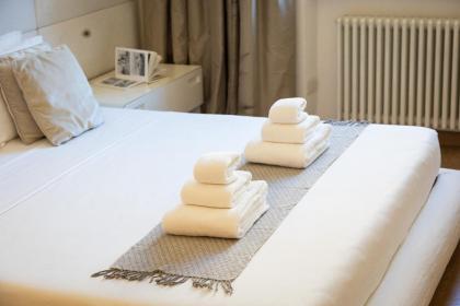 Prestigious Appartament Piazza Cavour - image 28