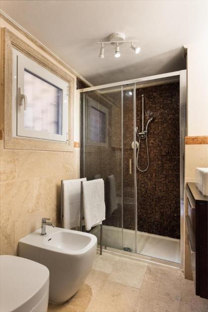 71ViadelCorso Luxury Home in Rome - image 21