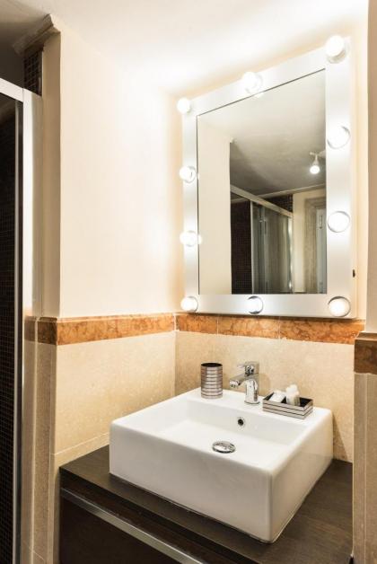 71ViadelCorso Luxury Home in Rome - image 22