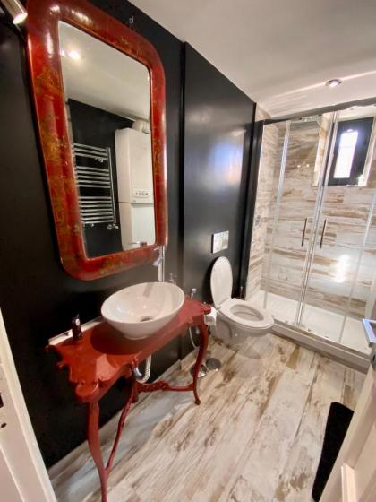 ML Luxury Apartment - image 22