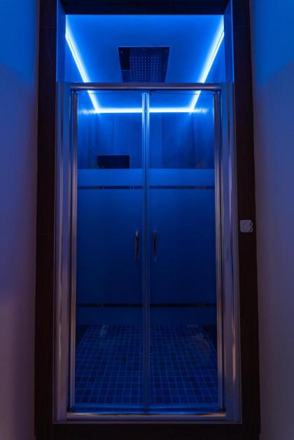 Nuances The Colosseum Apartment - image 28