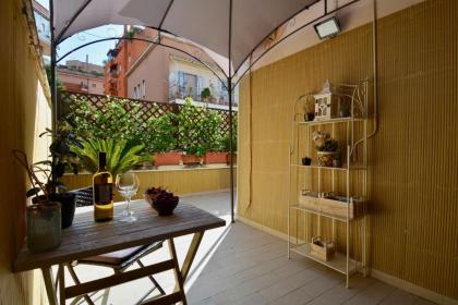 Penthouse apartment with terrace close to Vatican - image 22