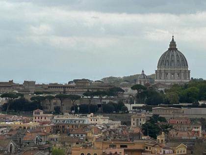 Penthouse apartment with terrace close to Vatican - image 24