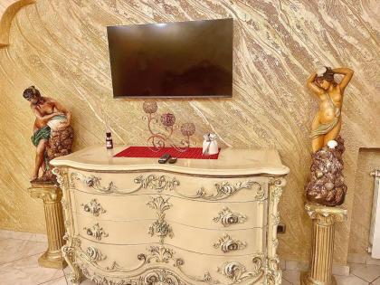Gold luxury suite home roma - image 26