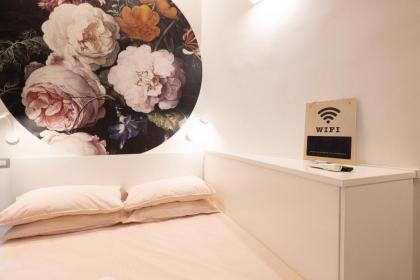 Rione Monti Studio Apt with private garden - image 21