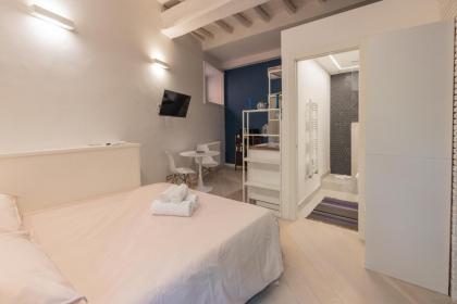 Rione Monti Studio Apt with private garden - image 27