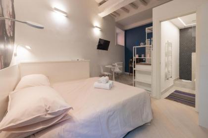 Rione Monti Studio Apt with private garden - image 29