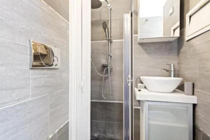 Giulio Cesare Cozy Apartment - image 21