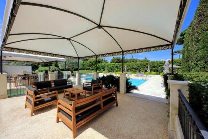 Luxury Aurelia Apartment with Swimming Pool - image 21