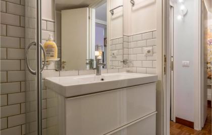 Amazing apartment in Roma with WiFi and 2 Bedrooms - image 22