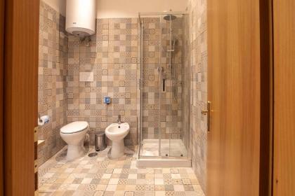 IV House - image 30