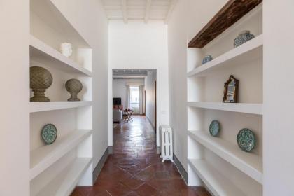 iFlat Campo dei Fiori Stylish Apartment - image 25