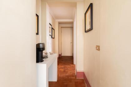 Pantheon Delightful Apartment - image 24