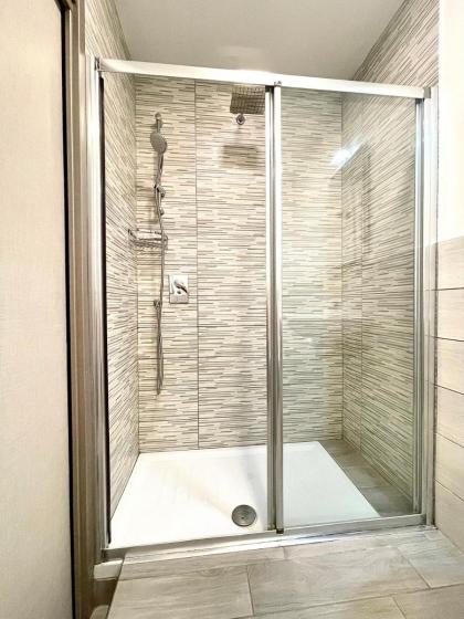 Colosseum Guest House - image 25