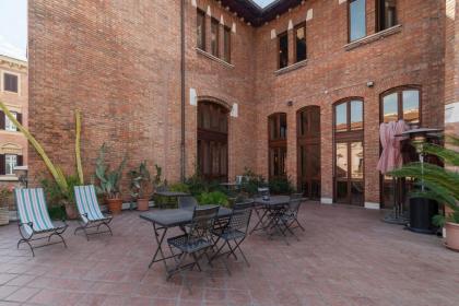 Roomy&Cozy Apartment with Shared Terrace - image 24