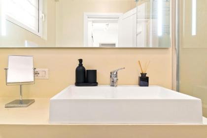 Peaceful Penthouse with Garage - image 21