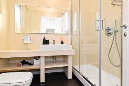 Peaceful Penthouse with Garage - image 22