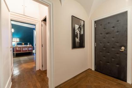 Chic and Style in Historical Via Giulia - image 22