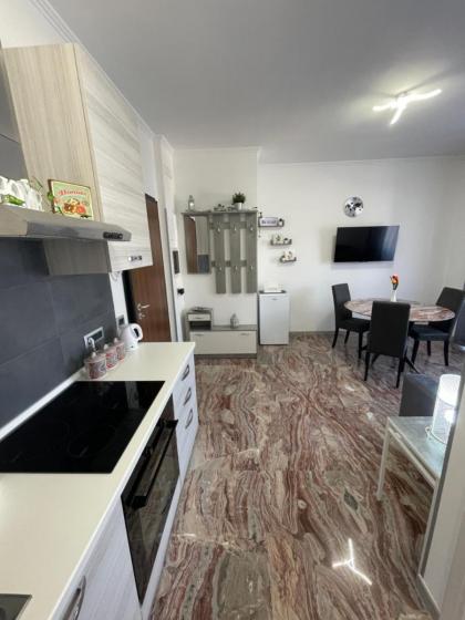 Henry Suite - image 21