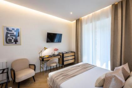 Colosseum Boutique Apartment - image 26
