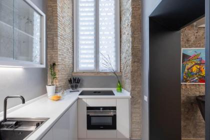iFlat Glass and Stone Loft - image 24
