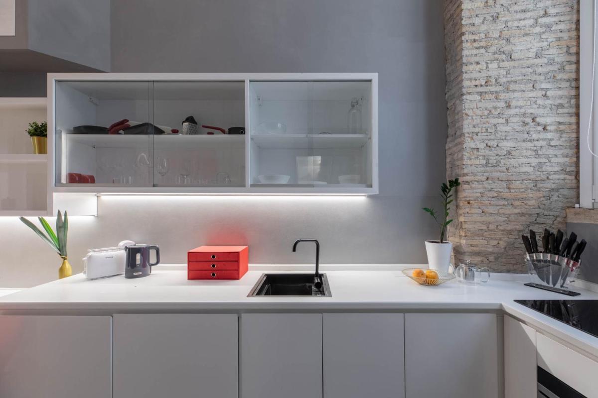 iFlat Glass and Stone Loft - image 3