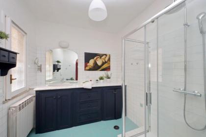 Monti Spacious Apartment 2 - image 25
