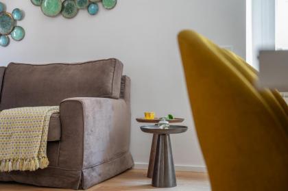 iFlat Wood and Marble Riverfront - image 30