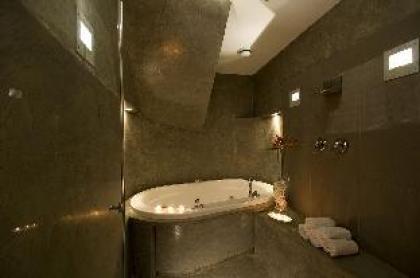 Trevi Hotel - image 19