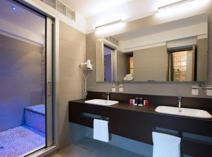 Trevi Hotel - image 9