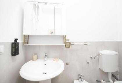 Lovely Apartment in Hip and Vibrant Pigneto - image 22