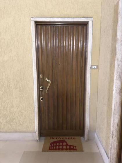Lovely Apartment in Hip and Vibrant Pigneto - image 26