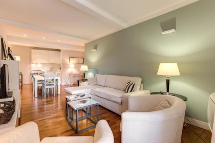 Trevi Chic Apartment - image 21