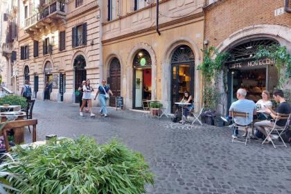 Cozy Navona Flat - image 23