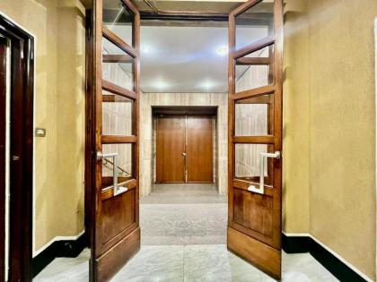 Holly Sweet Home - image 21