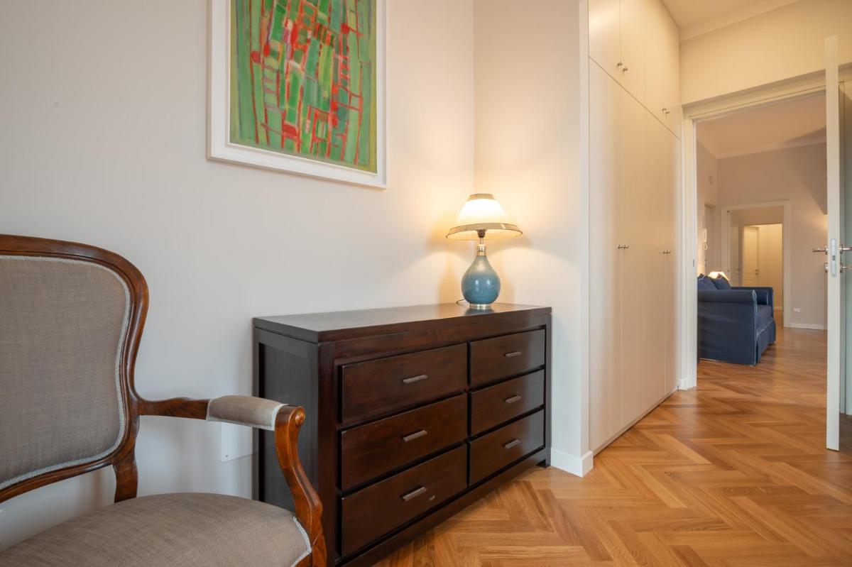 Top View Luxury apartment Piazza del Popolo - image 2