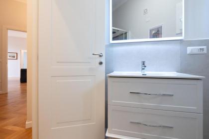 Top View Luxury apartment Piazza del Popolo - image 3