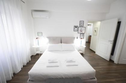 Lovely Design Apartment with Balcony - image 2