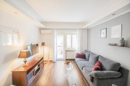 Lovely Design Apartment with Balcony - image 4