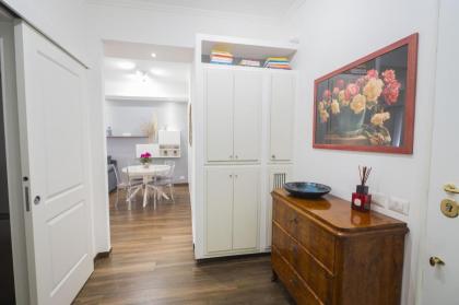 Lovely Design Apartment with Balcony - image 9