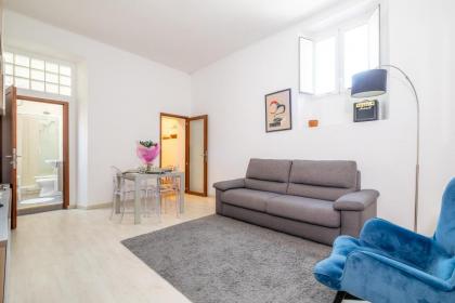 HT SUNNY1 bedroom Apartment by the Vatican - image 23