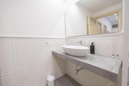 3 BR Home in Vibrant Testaccio - image 24