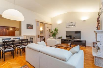 Rooftop 2 BDR Apartment with 360-Degree Views - image 23