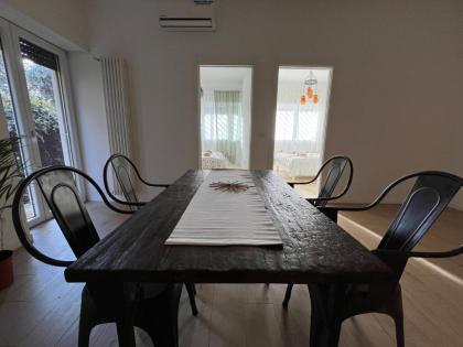 Acquedotti apartment with garden - image 23
