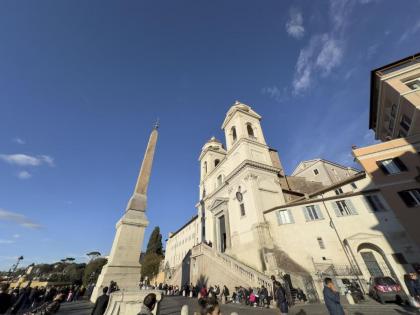 Spanish Steps Romantic Nest - image 28